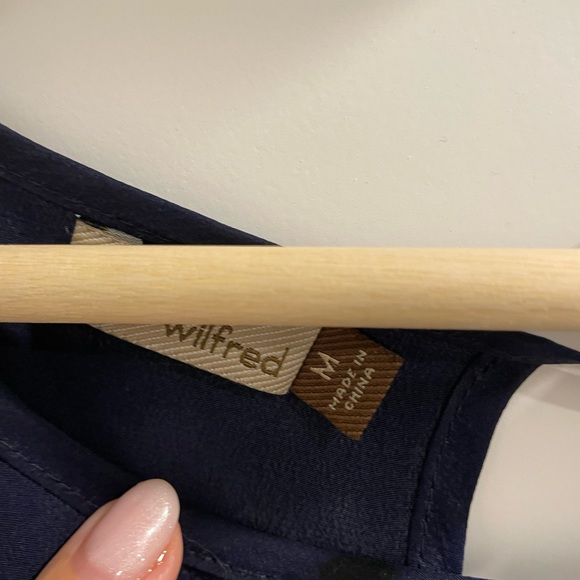 Aritzia Wilfred silk tunic blouse. Size M - Picture 3 of 6